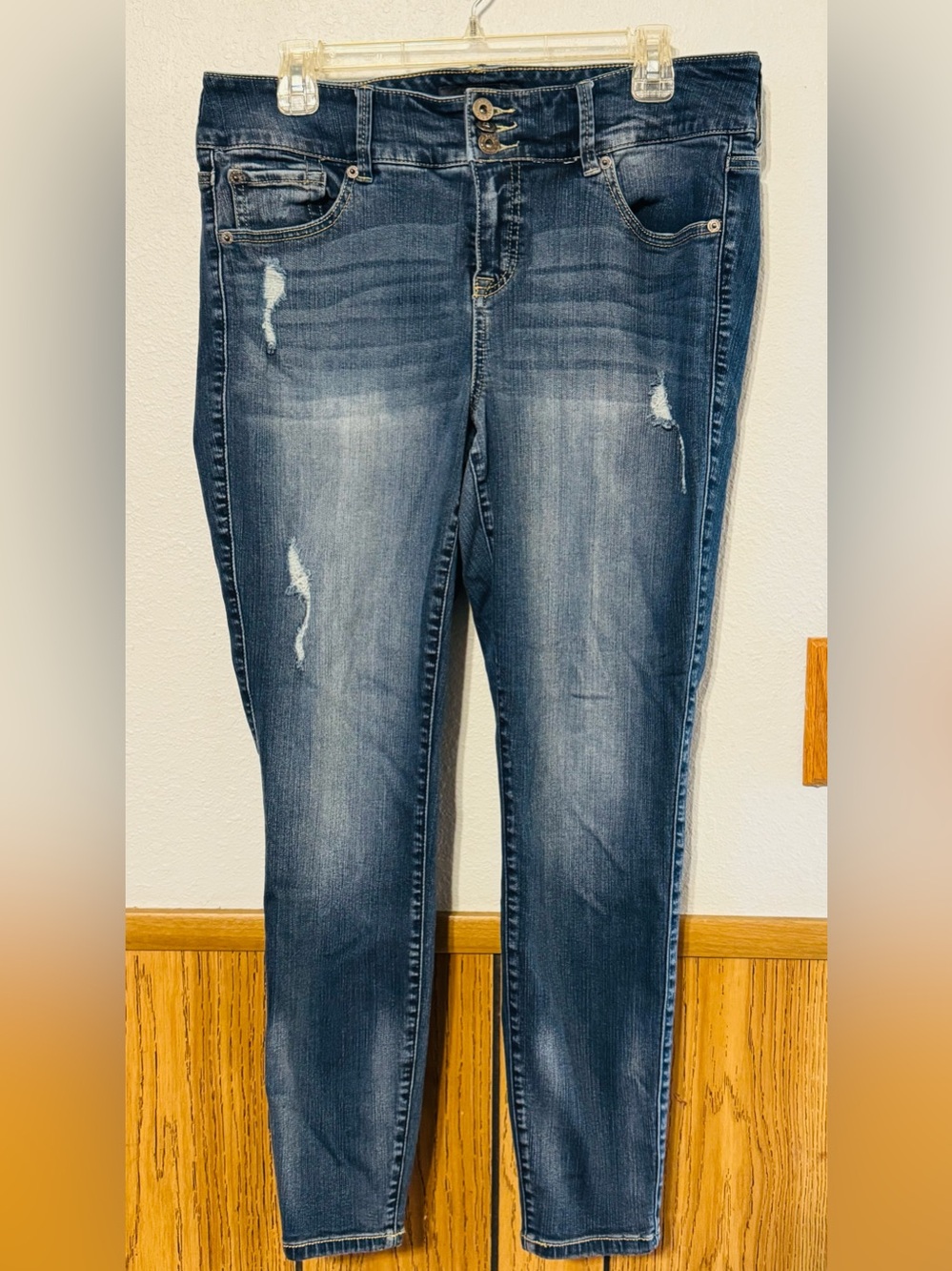 Torrid premium Dark Wash Distressed Women’s size 16R Denim Blue jeans plus size